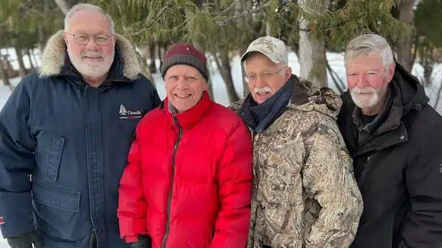 Manitoba Hunters, Experts Oppose Tundra Swan and Dove Hunts Manitoba Hunters, Experts Oppose Tundra Swan and Dove Hunts