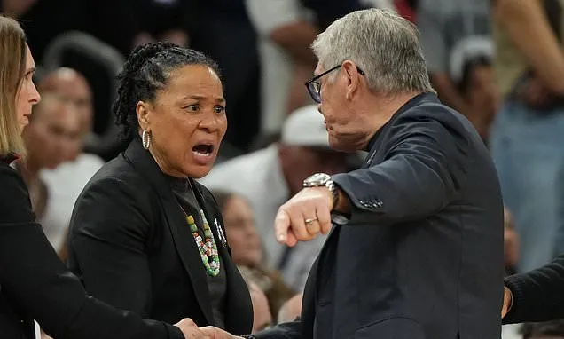 Coaches Clash in Final Seconds After South Carolina’s Final Four Win Over UConn Coaches Clash in Final Seconds After South Carolina’s Final Four Win Over UConn