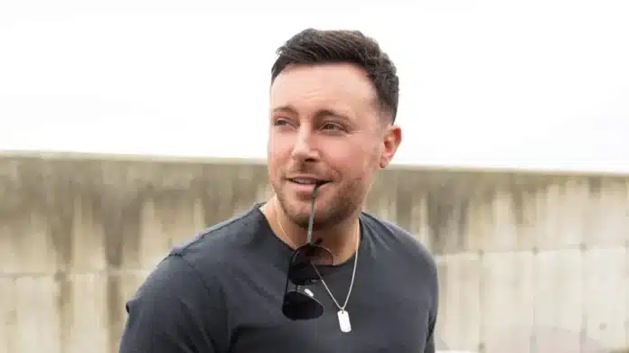 Nathan Carter Fan Loses £70,000 to Imposter Scam Nathan Carter Fan Loses £70,000 to Imposter Scam
