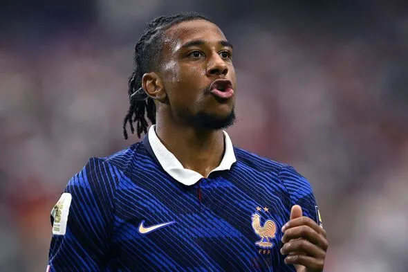 Man Utd’s Transfer Moves: Fifth Signing Nears as Liverpool Weighs £128m Decision