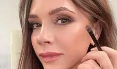 Victoria Beckham’s Long-Wear Eyeshadow Stick for Effortless Autumn Looks