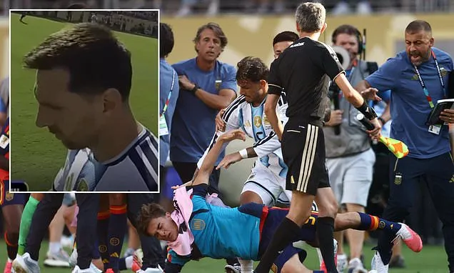 World Cup Final Referee Asked Messi to Control Paredes Amidst Chaos World Cup Final Referee Asked Messi to Control Paredes Amidst Chaos