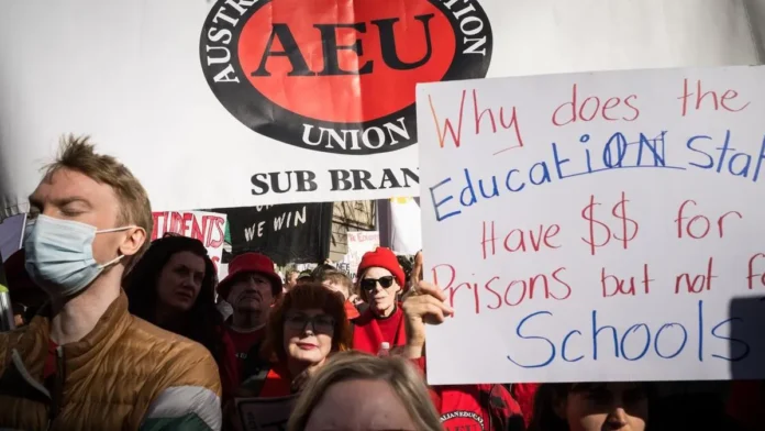 Victorian Teachers Accept New Deal, Averting Third Strike Victorian Teachers Accept New Deal, Averting Third Strike