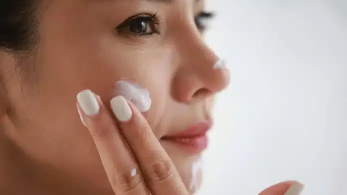Stop Foundation Creasing: The 2-Minute Prep Trick Stop Foundation Creasing: The 2-Minute Prep Trick