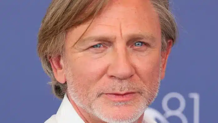 Daniel Craig Appears at Gala Amidst James Bond Casting Buzz Daniel Craig Appears at Gala Amidst James Bond Casting Buzz